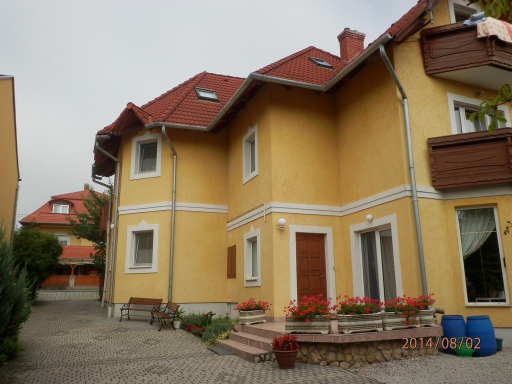 Zsuzsanna Haz Otel Hévíz Oda fotoğraf